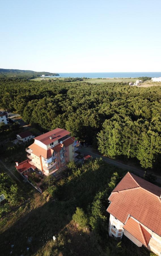 Guest House Villa Rose Primorsko Esterno foto