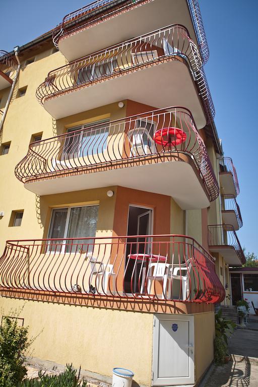 Guest House Villa Rose Primorsko Esterno foto